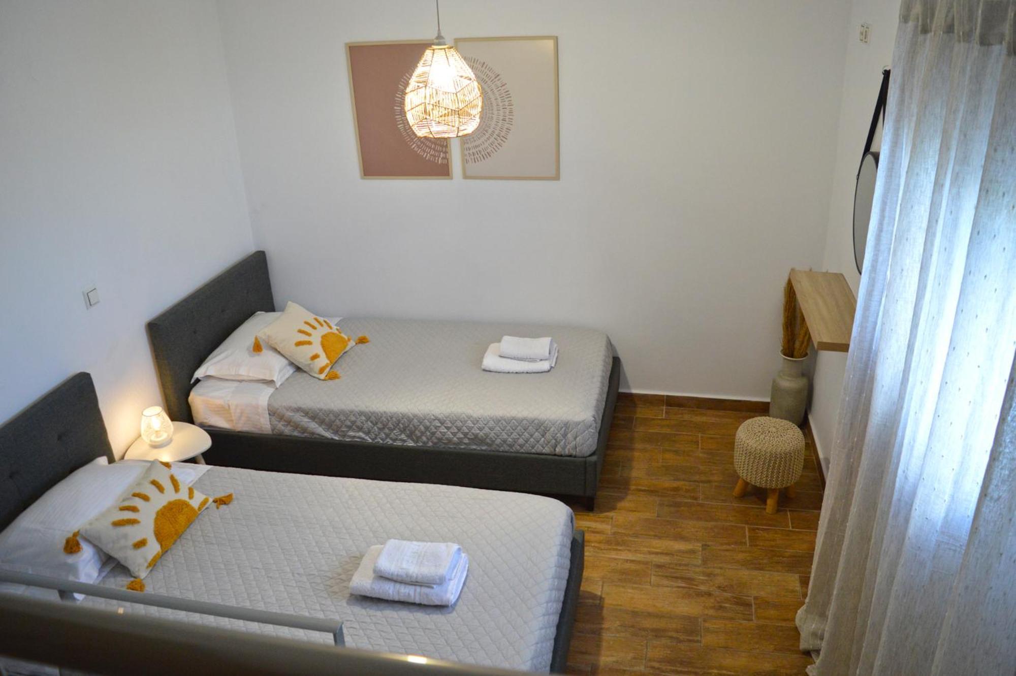 Sunshine House Apartment Ermoupoli Bagian luar foto